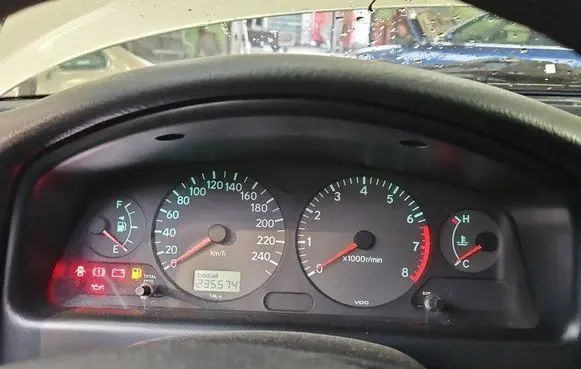 Speedometer (instrument cluster)