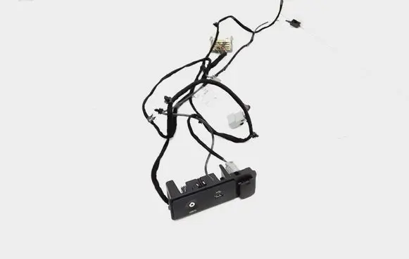 Ford Fusion II USB socket connector DS73F043B04