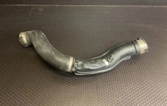 BMW 5 F10 F11 Intercooler hose/pipe 11617809834