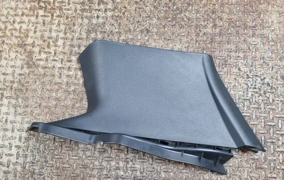 (D)pillar trim (top)