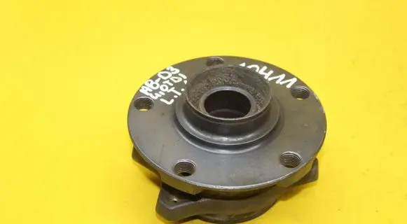 Rear wheel hub