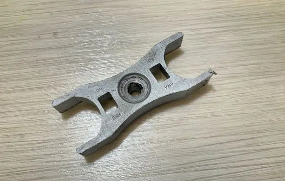 Audi Q3 8U Fuel Injector clamp holder 04L216