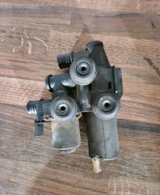 BMW 3 E46 Coolant heater control valve 8369807 1147412149