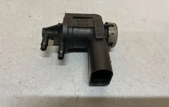 Audi A4 S4 B6 8E 8H Turbo solenoid valve 1J0906283C