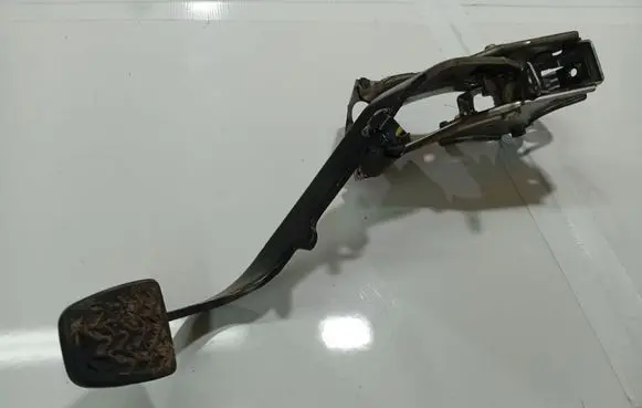 Toyota Avensis T250 Brake pedal 