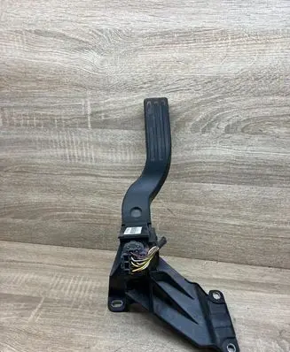 Ford Mondeo Mk III Accelerator throttle pedal 2S719F836DA