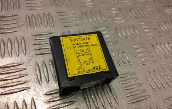 Chevrolet Captiva Wing mirror control module 96673478