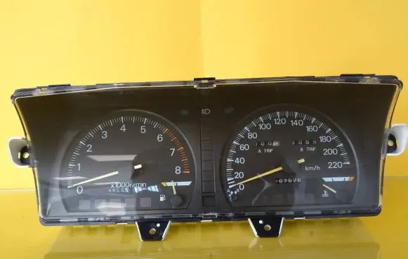 Mitsubishi Galant Speedometer (instrument cluster) MB521495