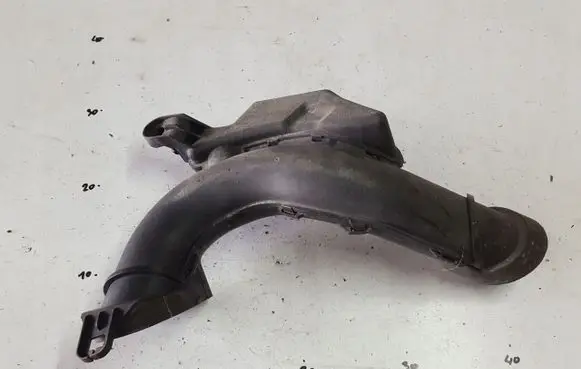 Nissan Juke I F15 Intake resonator 70390750