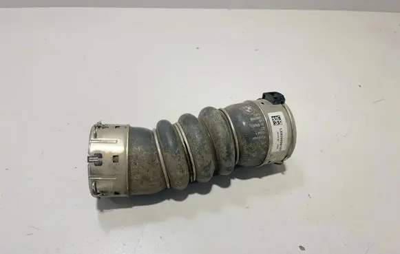 BMW X6 G06 Intercooler hose/pipe 8599391