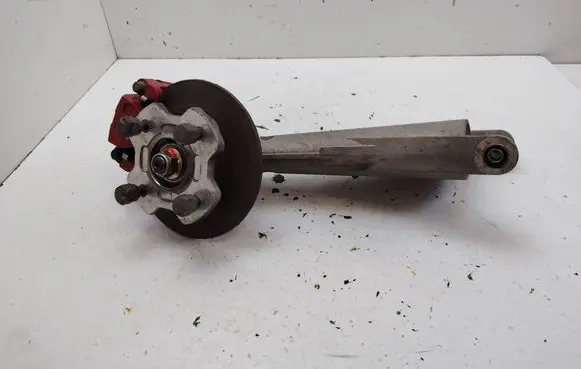 Ligier JS 50 Rear wheel hub spindle/knuckle 