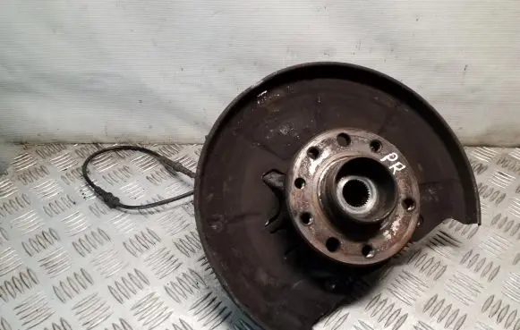 Opel Meriva B Front wheel hub spindle knuckle 132620