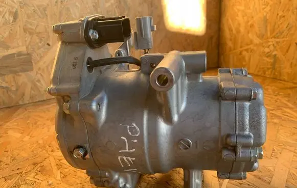 Mitsubishi Outlander Air conditioning (A/C) compressor (pump) 7813B097