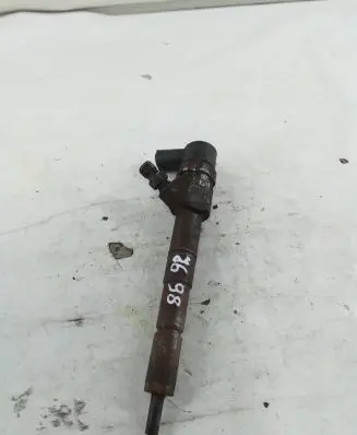 Opel Zafira C Fuel injector 55577668