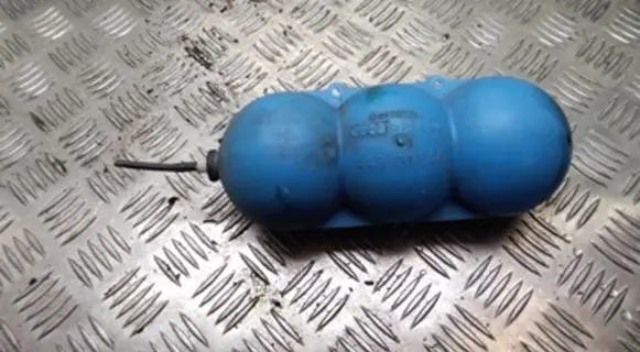 Vacuum air tank