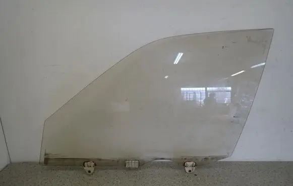 Honda Legend Sliding door window/glass 