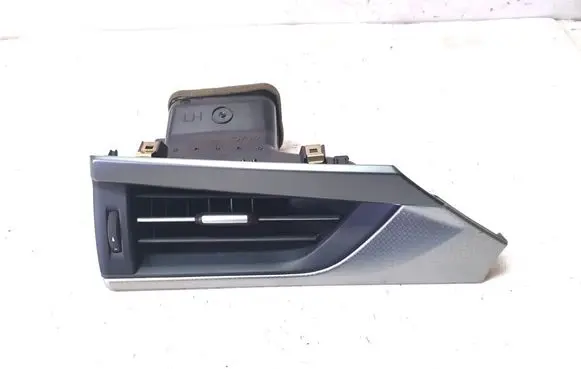 Toyota Avensis T270 Dashboard side air vent grill/cover trim 5566005120