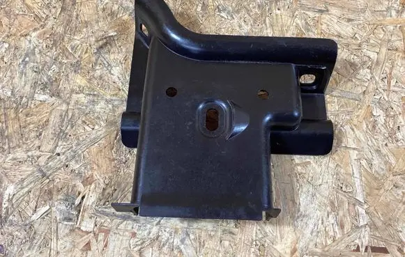 Audi Q7 4M Front shock absorber mounting bracket 4m0071999k