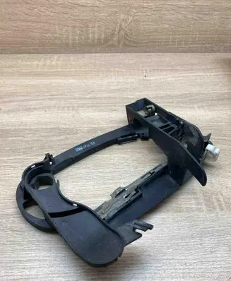 BMW 7 E65 E66 Front door exterior handle/bracket 7013701 70137011