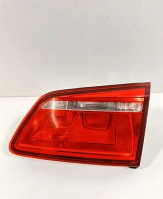 Tailgate rear/tail lights