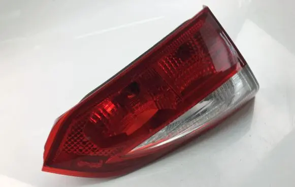 Ford Focus Tailgate rear/tail lights E415066