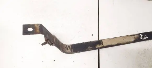 Fuel tank mounting bracket