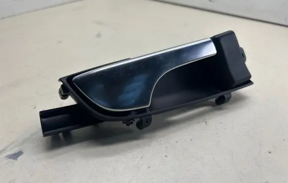Audi A3 S3 8P Front door interior handle 8P3867020B