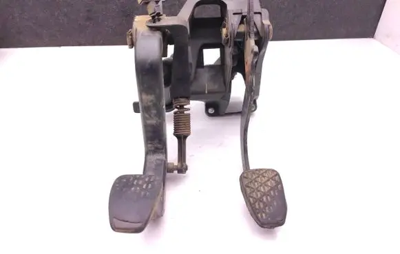 Mercedes-Benz Sprinter W901 W902 W903 W904 Pedal assembly A9012902016 A9012901916 A9012902416