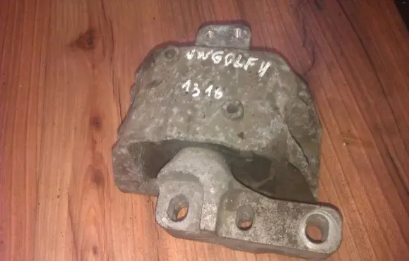 Volkswagen Golf IV Engine mount bracket 1j0199555