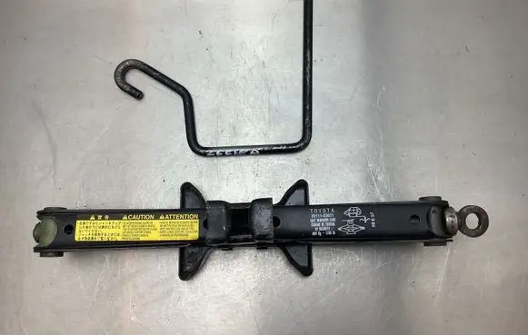 Toyota Corolla Verso AR10 Lift Jack 0911105031