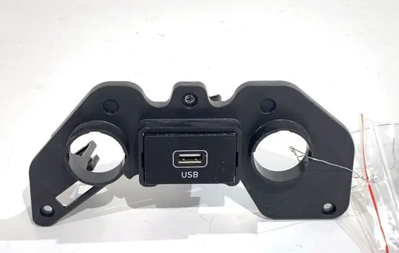 Hyundai i30 USB socket connector 