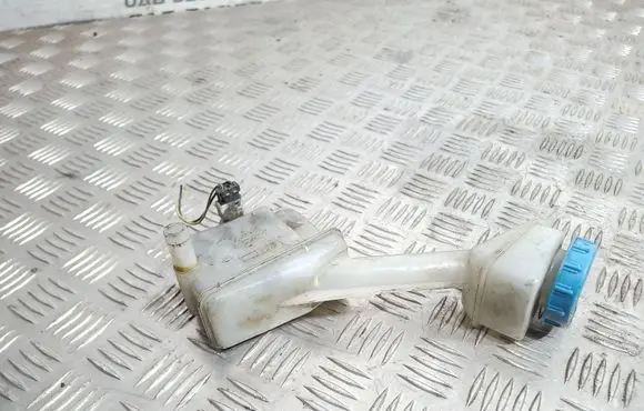 Nissan Primera Brake fluid reservoir 