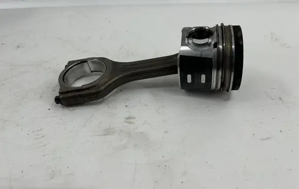 Volvo V60 Piston with connecting rod
