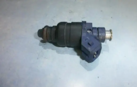 Audi A6 S6 C5 4B Fuel injector 078133551l