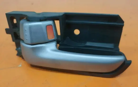 Suzuki Swift I Front door interior handle