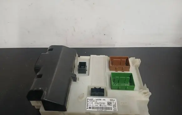 Volvo V70 Fuse module AG9T14C256HC 3659AF01125TP