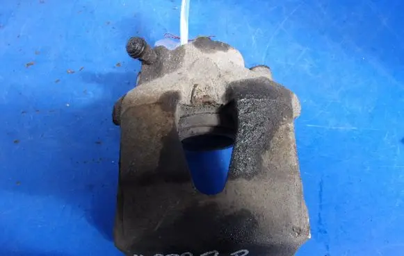 Volkswagen Golf IV Front brake caliper