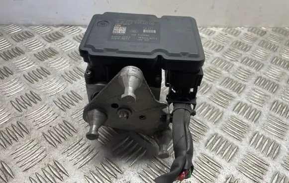 Mercedes-Benz C W204 ABS Pump A1729014000 A1724313712