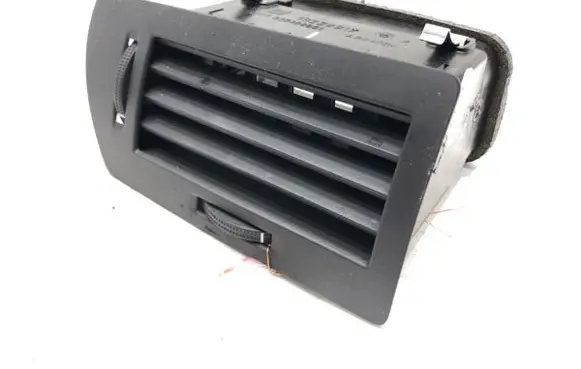 Rear air vent grill