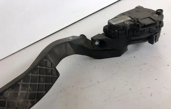 Audi A6 S6 C5 4B Accelerator throttle pedal 8D1721523J
