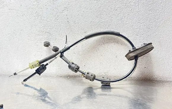 Opel Insignia A Gear shift cable linkage 55560992