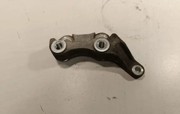 Jeep Grand Cherokee EGR valve cooler bracket VMMT02 3309F