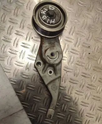 Volvo V60 Generator/alternator belt tensioner 31339091