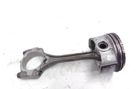 Toyota Yaris Piston with connecting rod 21120
