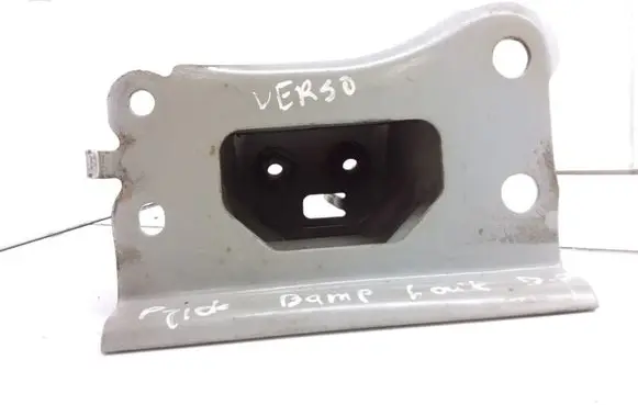 Toyota Corolla Verso AR10 Front bumper mounting bracket