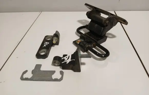 Rear door hinge set