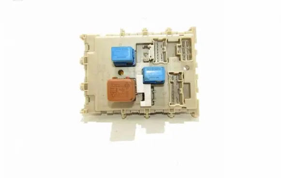 Nissan Almera Tino Fuse module