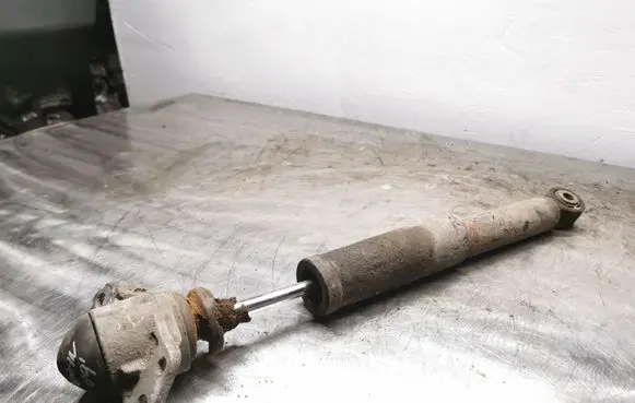 Volkswagen Touran I Rear shock absorber/damper