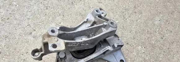 Dacia Duster Engine mount bracket 8200805803