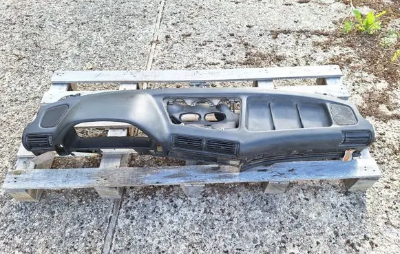 BMW 7 E32 Dashboard
